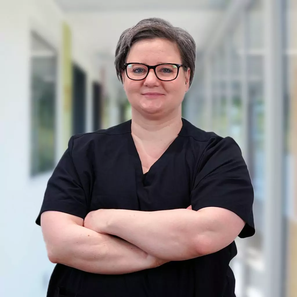 Antje Fischer, Verwaltung am Tierärztezentrum Neuland Bergheim