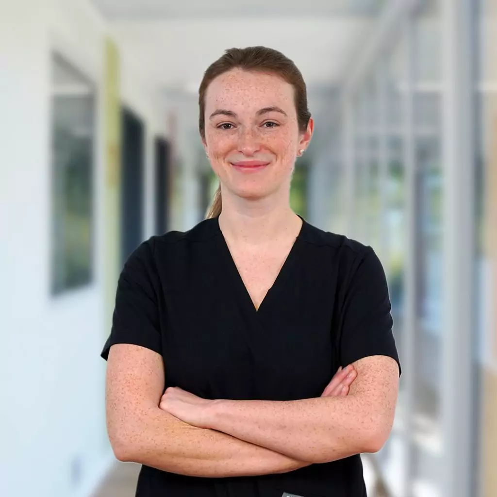 Luisa Nießen – Tierärztin in Weiterbildung zur Fachtierärztin für Kleintiere | Chirurgie · Notfallmedizin
