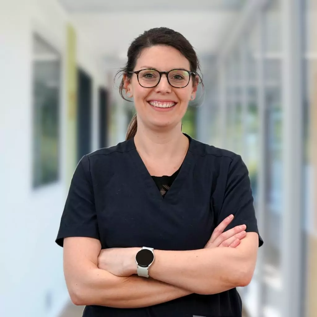 Marie Theres Rueter, Tierärztin am Tierärztezentrum Neuland Bergheim