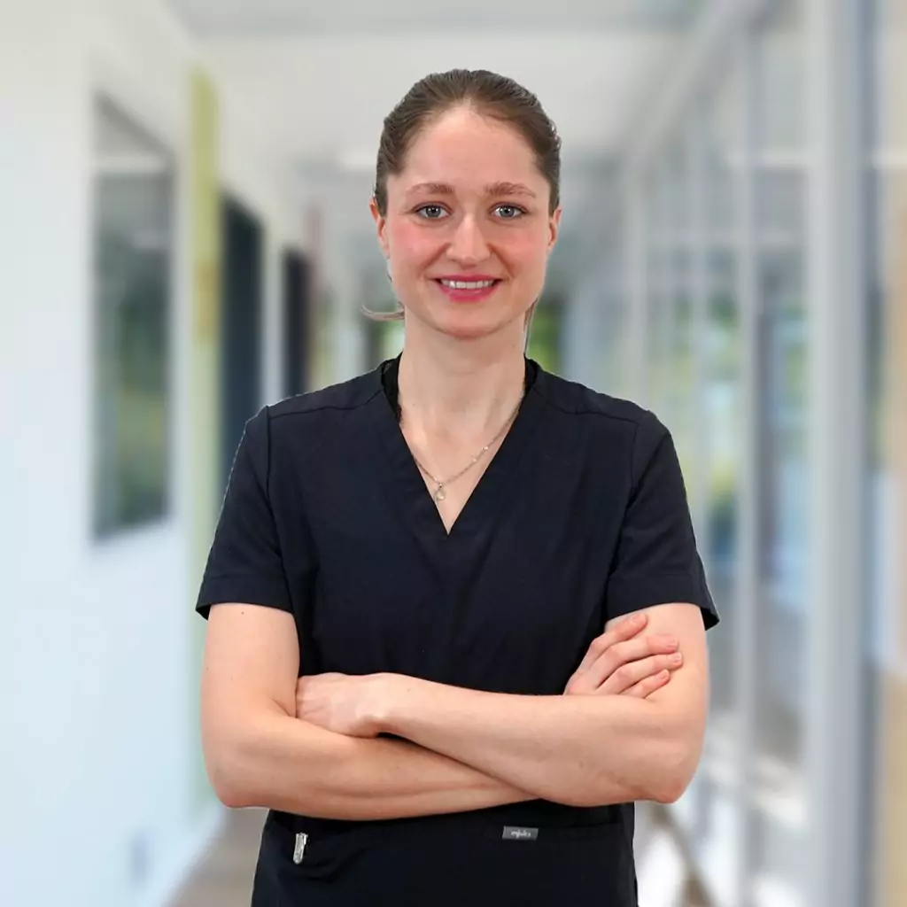 Myra Selzer, Tierärztin am Tierärztezentrum Neuland Bergheim