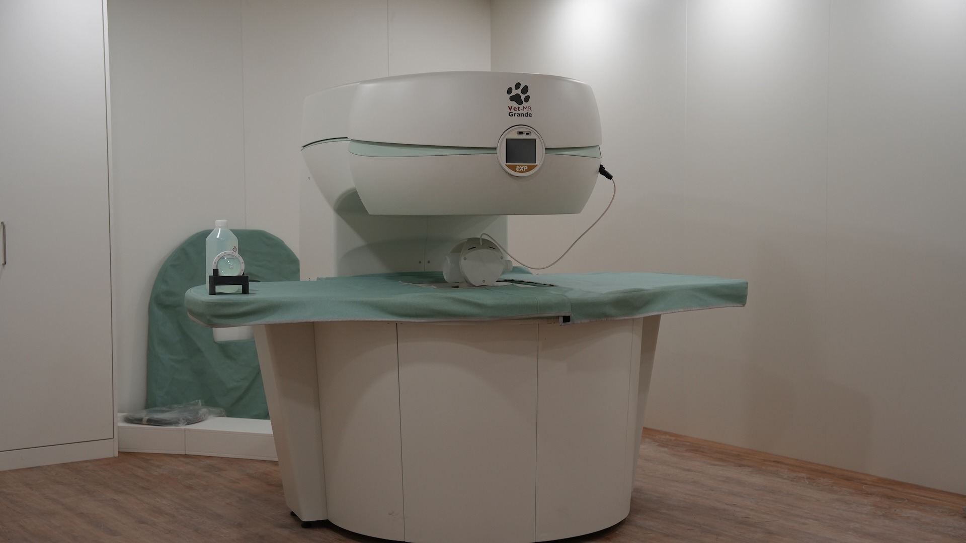 Esaote Vet-MR Grande Magnetresonanztomograph für Hunde und Katzen – Tierärztezentrum Neuland Bergheim